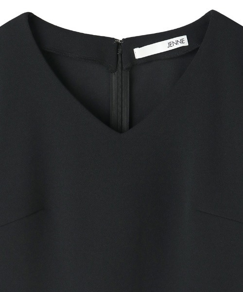 JENNE(ジェンヌ)の「日本製美バストラインVネックカットソー(Tシャツ/カットソー・レディース・ホワイト/ネイビー/ブラック/ダークグリーン・SMALL/MEDIUM/LARGE)」の15枚目の写真