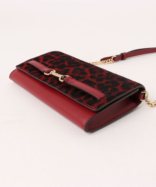 MICHAEL KORS（マイケルコース）の「CARSON LG WALLET ON A CHAIN クロスボディ（ショルダーバッグ・レディース・レッド系・FREE）」の4枚目の写真
