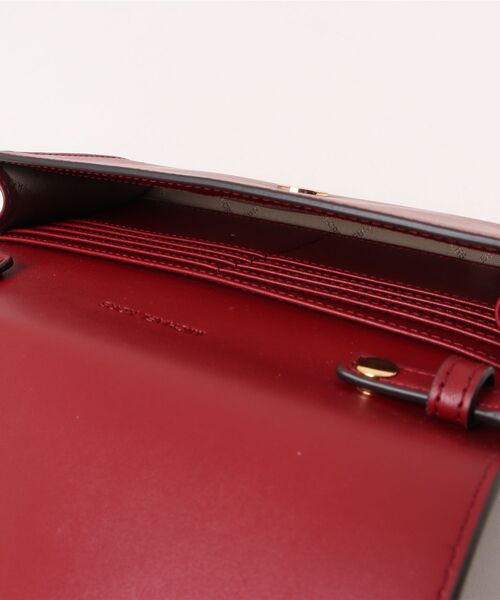 MICHAEL KORS（マイケルコース）の「CARSON LG WALLET ON A CHAIN クロスボディ（ショルダーバッグ・レディース・レッド系・FREE）」の3枚目の写真