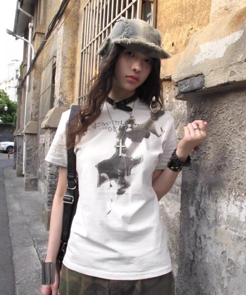 almo(アルモ)の「【LAMPOON】ギタープリントカットソー(Tシャツ/カットソー・レディース・ホワイト・LARGE/MEDIUM/SMALL)」の1枚目の写真
