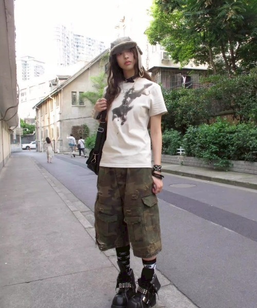 almo(アルモ)の「【LAMPOON】ギタープリントカットソー(Tシャツ/カットソー・レディース・ホワイト・LARGE/MEDIUM/SMALL)」の2枚目の写真