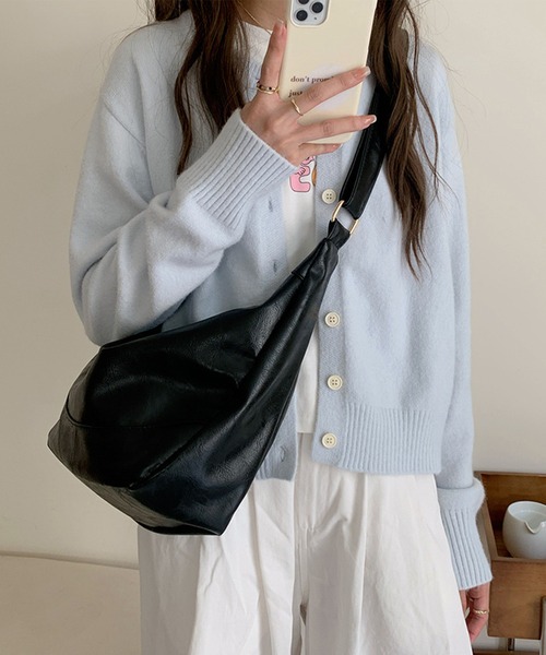 Lace Ladies（レースレディース）の「レザー調 ワンショルダー ベーシック ソフト ショルダーバッグ（ショルダーバッグ・レディース・ブラック/ブラウン・FREE）」の2枚目の写真