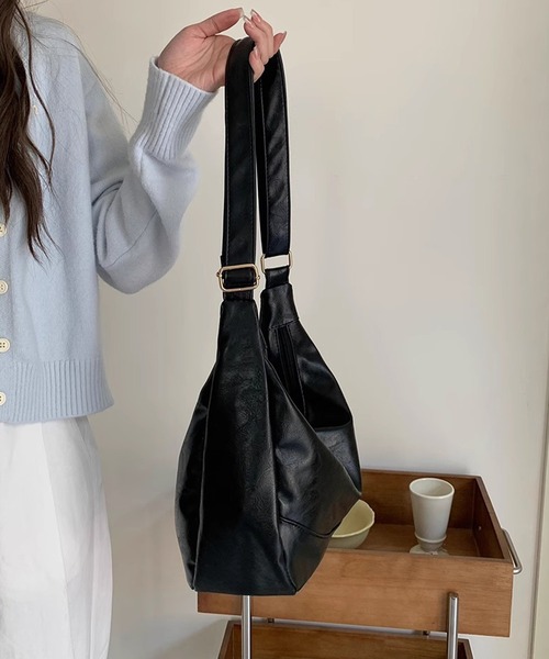 Lace Ladies（レースレディース）の「レザー調 ワンショルダー ベーシック ソフト ショルダーバッグ（ショルダーバッグ・レディース・ブラック/ブラウン・FREE）」の18枚目の写真