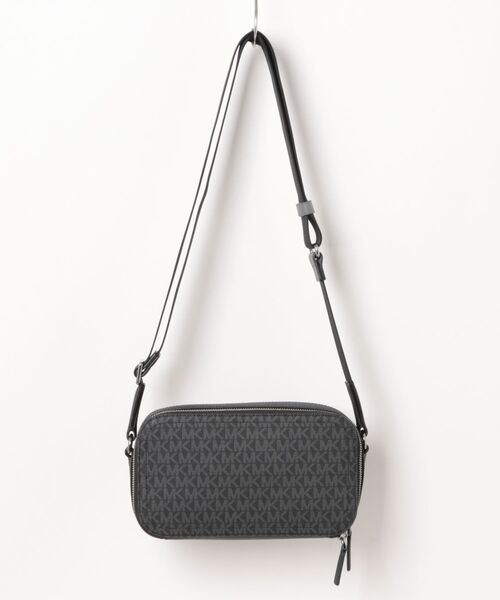 MICHAEL KORS(マイケルコース)の「COOPER ダブルジップ ロング クロスボディ - MKシグネチャー(ショルダーバッグ・メンズ・ガンメタ・FREE)」の2枚目の写真