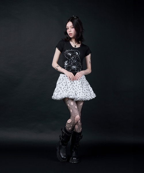 AVENCHUMU(アバンチュウム)の「ERICO collaboration illustration T-shirt(Tシャツ/カットソー・レディース・ブラック×ピンク/ブラック/ピンク・FREE/XS)」の5枚目の写真