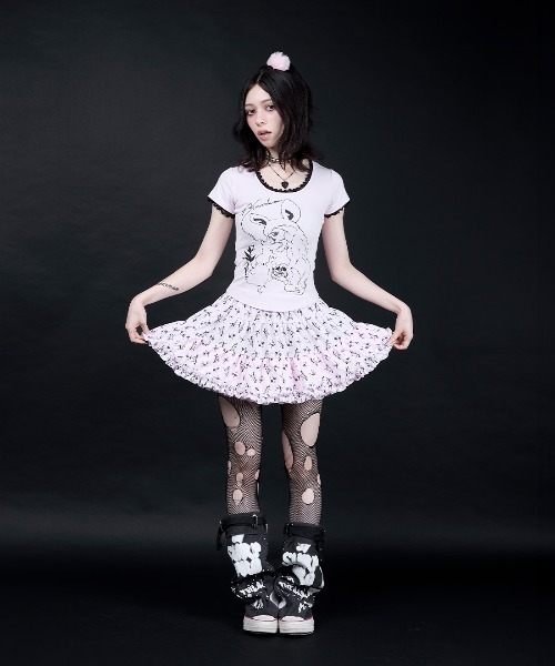 AVENCHUMU(アバンチュウム)の「ERICO collaboration illustration T-shirt(Tシャツ/カットソー・レディース・ブラック×ピンク/ブラック/ピンク・FREE/XS)」の8枚目の写真