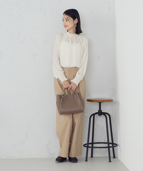 COMME CA ISM(コムサイズム)の「シャーリングブラウス(シャツ/ブラウス・レディース・ホワイト×ブラック/ネイビー/アイボリー/ブラック×ホワイト・LARGE/MEDIUM)」の15枚目の写真