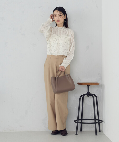 COMME CA ISM(コムサイズム)の「シャーリングブラウス(シャツ/ブラウス・レディース・ホワイト×ブラック/ネイビー/アイボリー/ブラック×ホワイト・LARGE/MEDIUM)」の16枚目の写真