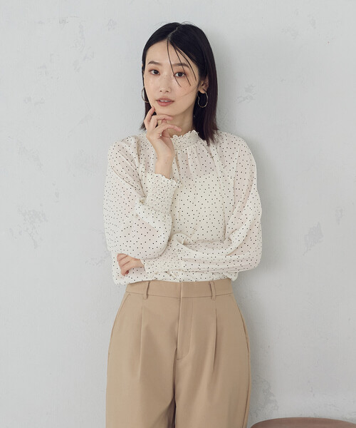 COMME CA ISM(コムサイズム)の「シャーリングブラウス(シャツ/ブラウス・レディース・ホワイト×ブラック/ネイビー/アイボリー/ブラック×ホワイト・LARGE/MEDIUM)」の17枚目の写真