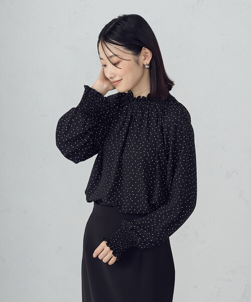 COMME CA ISM（コムサイズム）の「シャーリングブラウス（シャツ/ブラウス・レディース・ホワイト×ブラック/ネイビー/アイボリー/ブラック×ホワイト・LARGE/MEDIUM）」の19枚目の写真