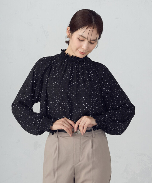 COMME CA ISM（コムサイズム）の「シャーリングブラウス（シャツ/ブラウス・レディース・ホワイト×ブラック/ネイビー/アイボリー/ブラック×ホワイト・LARGE/MEDIUM）」の17枚目の写真