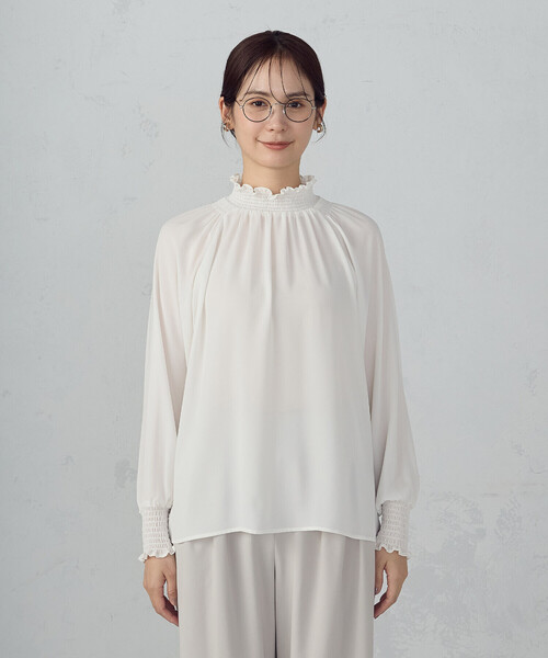 COMME CA ISM（コムサイズム）の「シャーリングブラウス（シャツ/ブラウス・レディース・ホワイト×ブラック/ネイビー/アイボリー/ブラック×ホワイト・LARGE/MEDIUM）」の15枚目の写真