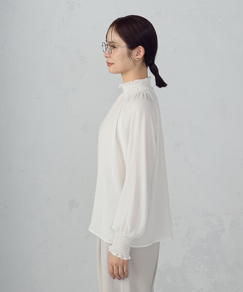 COMME CA ISM（コムサイズム）の「シャーリングブラウス（シャツ/ブラウス・レディース・ホワイト×ブラック/ネイビー/アイボリー/ブラック×ホワイト・LARGE/MEDIUM）」の14枚目の写真