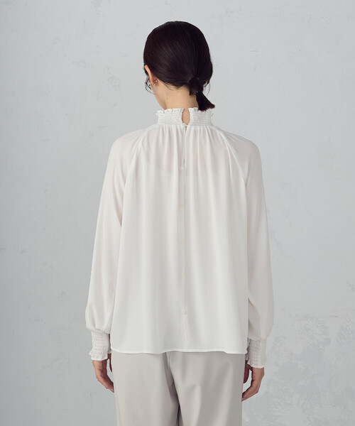 COMME CA ISM（コムサイズム）の「シャーリングブラウス（シャツ/ブラウス・レディース・ホワイト×ブラック/ネイビー/アイボリー/ブラック×ホワイト・LARGE/MEDIUM）」の13枚目の写真