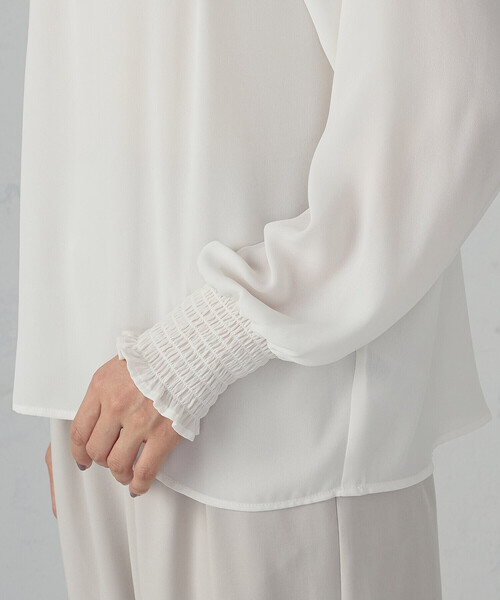 COMME CA ISM（コムサイズム）の「シャーリングブラウス（シャツ/ブラウス・レディース・ホワイト×ブラック/ネイビー/アイボリー/ブラック×ホワイト・LARGE/MEDIUM）」の10枚目の写真