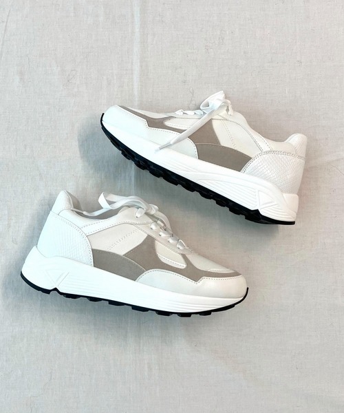 Q(キュー)の「パイソンミックススニーカー(スニーカー・レディース・シルバー/アイボリー・24.5/23.5)」の11枚目の写真