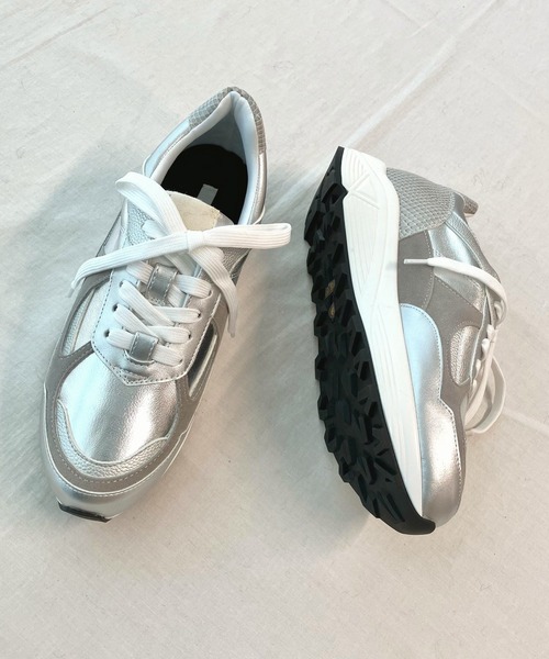 Q(キュー)の「パイソンミックススニーカー(スニーカー・レディース・シルバー/アイボリー・24.5/23.5)」の10枚目の写真