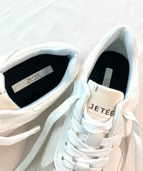 Q(キュー)の「パイソンミックススニーカー(スニーカー・レディース・シルバー/アイボリー・24.5/23.5)」の12枚目の写真