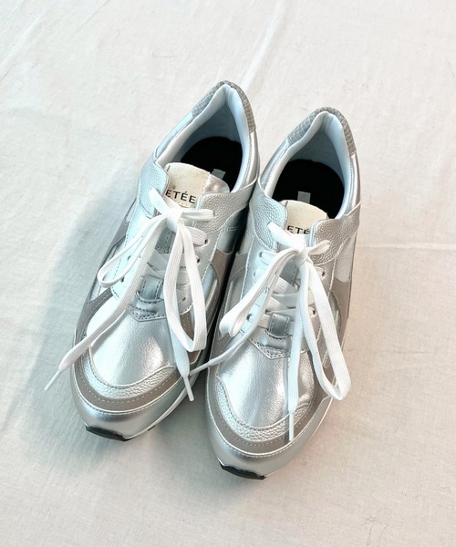 Q(キュー)の「パイソンミックススニーカー(スニーカー・レディース・シルバー/アイボリー・24.5/23.5)」の8枚目の写真