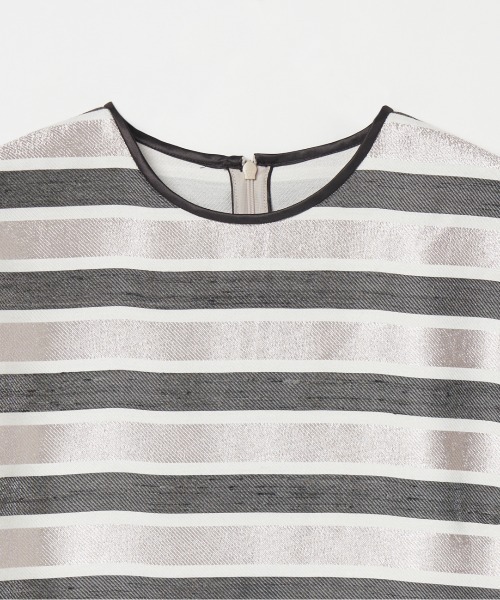 HELIOPOLE(エリオポール)の「GLITTER STRIPE TEE BLOUSE(Tシャツ/カットソー・レディース・ダークブラウン/ベージュ・38)」の4枚目の写真