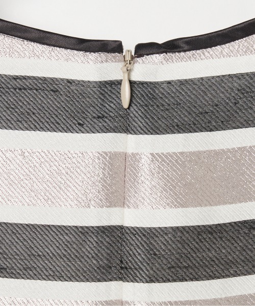 HELIOPOLE(エリオポール)の「GLITTER STRIPE TEE BLOUSE(Tシャツ/カットソー・レディース・ダークブラウン/ベージュ・38)」の7枚目の写真