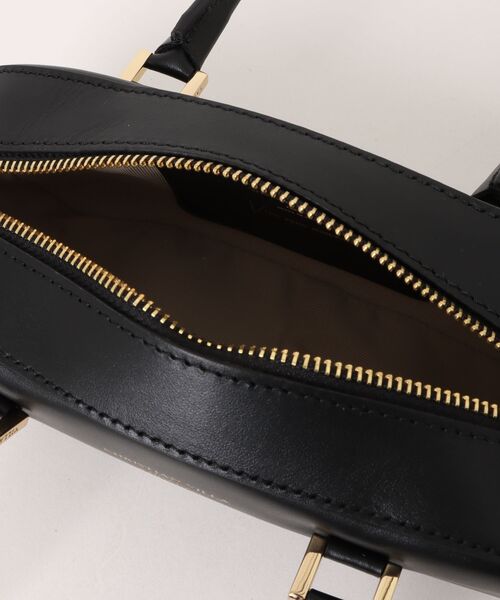 CHRISTIAN VILLA（クリスチャンヴィラ）の「【CHRISTIAN VILLA】ワイドシルエットミニショルダーバッグ(Q56515)（ショルダーバッグ・レディース・ブラック・ALL）」の4枚目の写真
