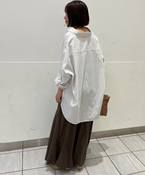 SLOBE IENA(スローブイエナ)の「《追加》オーバーサイズシャツ(シャツ/ブラウス・レディース・スカイブルー/ホワイト/ベージュ・FREE)」の10枚目の写真