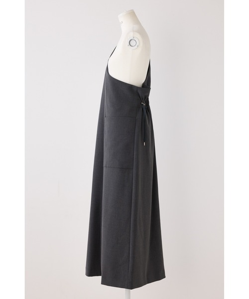 ENFOLD（エンフォルド）の「ダブルクロス ワンショルJumperスカート（サロペット/オーバーオール・レディース・チャコールグレー/ブラック・38/36）」の5枚目の写真