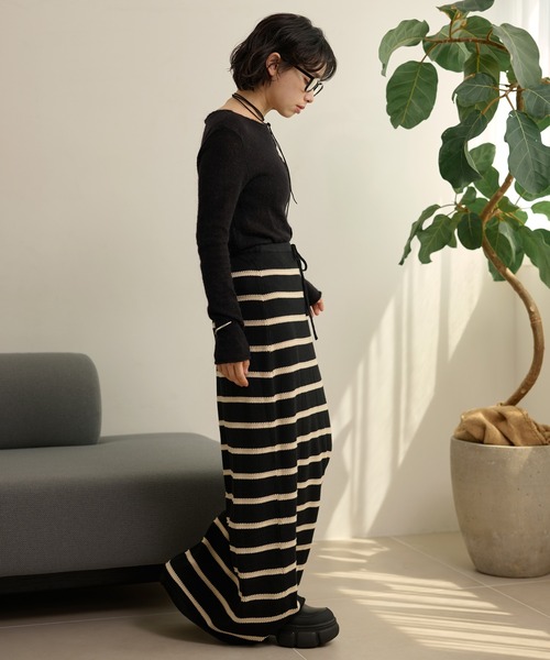 LAULEN(ローレン)の「border long knit skirt /配色ボーダーロングニットスカート(スカート・レディース・アイボリー/ブラック/ブラウン・FREE)」の7枚目の写真