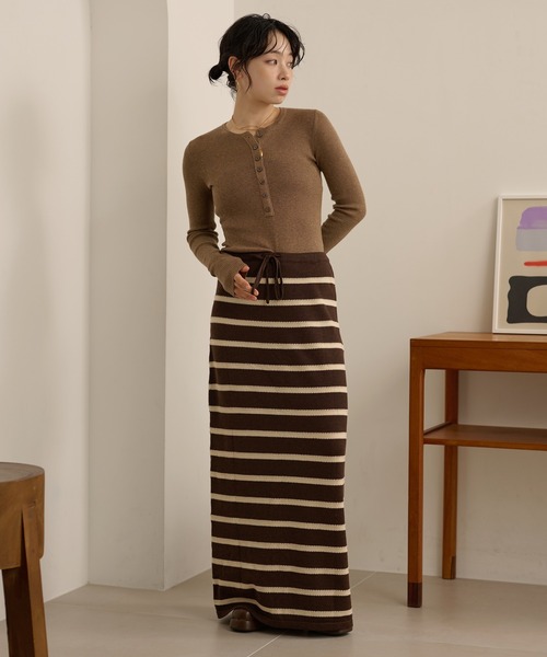 LAULEN(ローレン)の「border long knit skirt /配色ボーダーロングニットスカート(スカート・レディース・アイボリー/ブラック/ブラウン・FREE)」の10枚目の写真