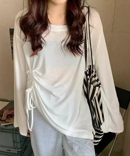 NANEA（ナネア）の「サイドシャーリングシアートップス（Tシャツ/カットソー・レディース・ホワイト/ブラック・SMALL/MEDIUM/LARGE）」の2枚目の写真