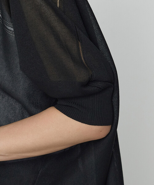 Gabardine K.T（ギャバジンケーティー）の「シャイニーシアーヤーン ドロストシアーショートカーデ（カーディガン/ボレロ・レディース・ダークブラウン/ブラック・9号）」の11枚目の写真