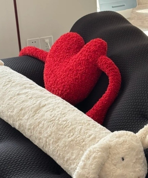 Made in I（メイドインアイ）の「ハートデザイン抱き枕クッション（クッション/クッションカバー・レディース・レッド・FREE）」の4枚目の写真