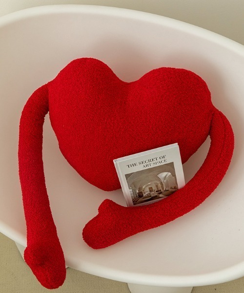 Made in I（メイドインアイ）の「ハートデザイン抱き枕クッション（クッション/クッションカバー・レディース・レッド・FREE）」の2枚目の写真