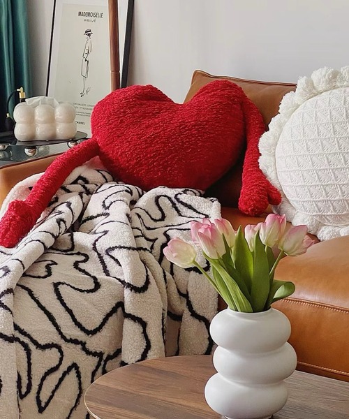 Made in I（メイドインアイ）の「ハートデザイン抱き枕クッション（クッション/クッションカバー・レディース・レッド・FREE）」の5枚目の写真