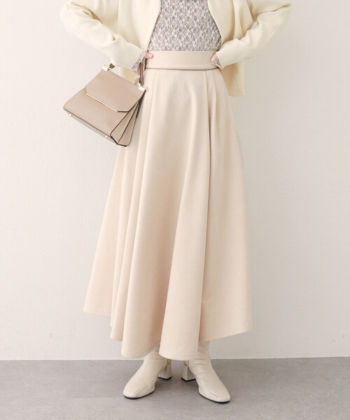 natural couture（ナチュラルクチュール）の「【WEB限定】ポンチスエードパイピングサーキュラースカート（スカート・レディース・ブラウン/チャコールグレー/アイボリー・FREE）」の4枚目の写真