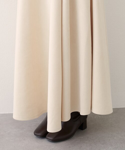 natural couture（ナチュラルクチュール）の「【WEB限定】ポンチスエードパイピングサーキュラースカート（スカート・レディース・ブラウン/チャコールグレー/アイボリー・FREE）」の14枚目の写真