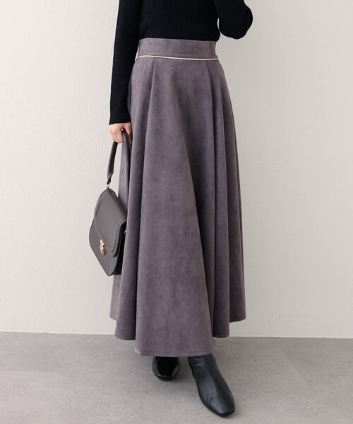 natural couture（ナチュラルクチュール）の「【WEB限定】ポンチスエードパイピングサーキュラースカート（スカート・レディース・ブラウン/チャコールグレー/アイボリー・FREE）」の15枚目の写真