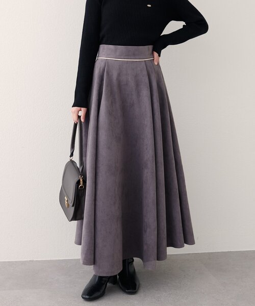 natural couture（ナチュラルクチュール）の「【WEB限定】ポンチスエードパイピングサーキュラースカート（スカート・レディース・ブラウン/チャコールグレー/アイボリー・FREE）」の17枚目の写真