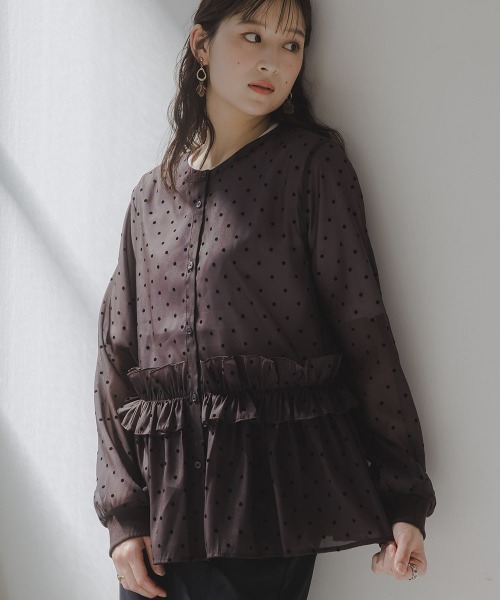 slattgir(スラットジール)の「高身長 シアードットフロッキーブラウス(トールサイズ)Essenave(シャツ/ブラウス・レディース・ブラック/ダークブラウン・TM/TL/TLL/T3L/T4L/T5L)」の1枚目の写真