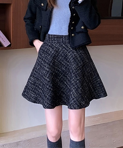 Pittok(ピットク)の「フェイクパンツ ツイードフレアスカート(スカート・レディース・ブラック・MEDIUM)」の3枚目の写真