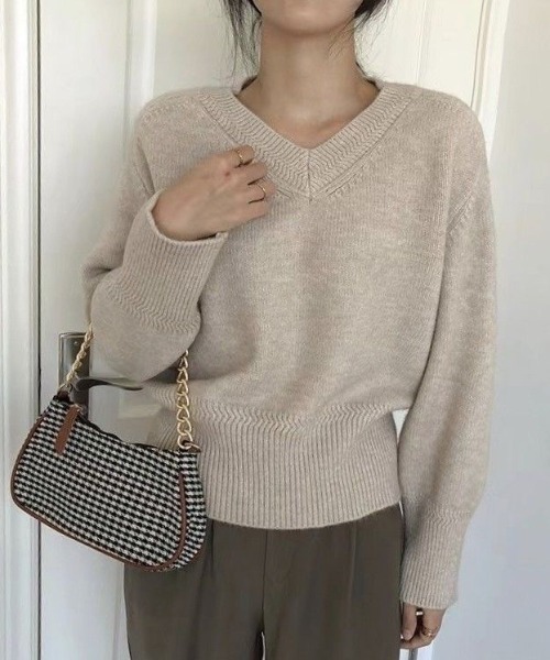 Beststore（ベストストア）の「Vネック オーバーサイズ ニット　セーター（ニット/セーター・レディース・ホワイト/ピンク/ベージュ/グレー/ダークグリーン/ブラック/カーキ・FREE）」の4枚目の写真