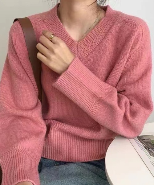 Beststore（ベストストア）の「Vネック オーバーサイズ ニット　セーター（ニット/セーター・レディース・ホワイト/ピンク/ベージュ/グレー/ダークグリーン/ブラック/カーキ・FREE）」の7枚目の写真
