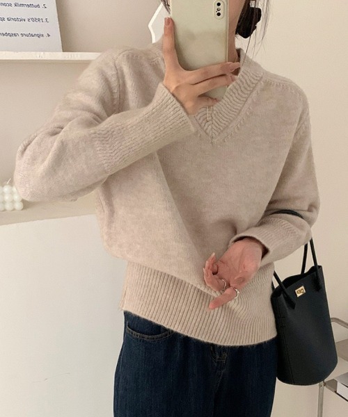 Beststore（ベストストア）の「Vネック オーバーサイズ ニット　セーター（ニット/セーター・レディース・ホワイト/ピンク/ベージュ/グレー/ダークグリーン/ブラック/カーキ・FREE）」の8枚目の写真