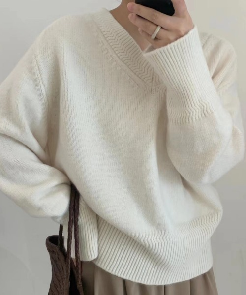 Beststore（ベストストア）の「Vネック オーバーサイズ ニット　セーター（ニット/セーター・レディース・ホワイト/ピンク/ベージュ/グレー/ダークグリーン/ブラック/カーキ・FREE）」の10枚目の写真