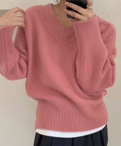 Beststore（ベストストア）の「Vネック オーバーサイズ ニット　セーター（ニット/セーター・レディース・ホワイト/ピンク/ベージュ/グレー/ダークグリーン/ブラック/カーキ・FREE）」の18枚目の写真