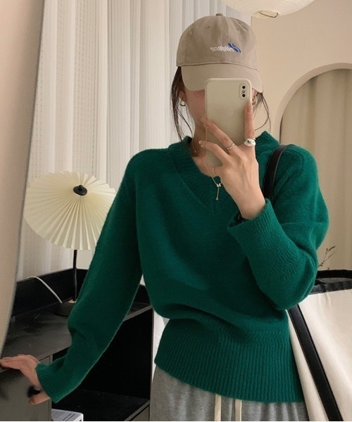 Beststore（ベストストア）の「Vネック オーバーサイズ ニット　セーター（ニット/セーター・レディース・ホワイト/ピンク/ベージュ/グレー/ダークグリーン/ブラック/カーキ・FREE）」の14枚目の写真