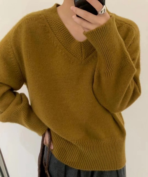Beststore（ベストストア）の「Vネック オーバーサイズ ニット　セーター（ニット/セーター・レディース・ホワイト/ピンク/ベージュ/グレー/ダークグリーン/ブラック/カーキ・FREE）」の17枚目の写真