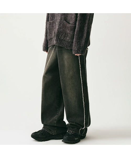 AVANDRESS(アバンドレス )の「Side Tessle Denim Pants BLACK(デニムパンツ・レディース・ブラック・SMALL/MEDIUM/LARGE/X-SMALL/XX-SMALL)」の1枚目の写真