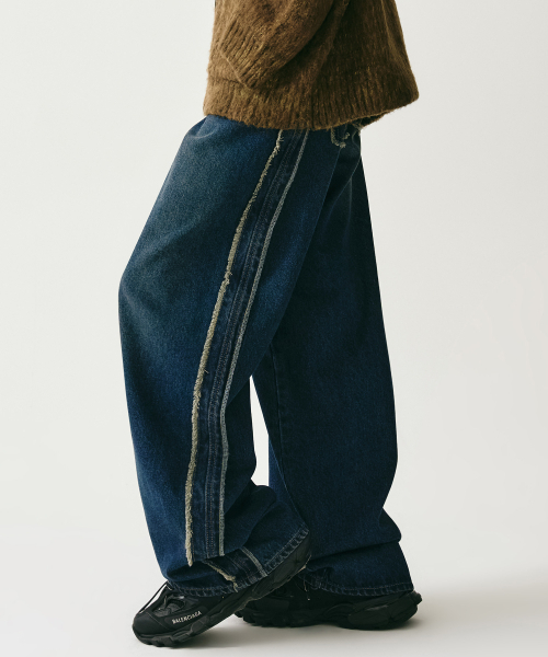AVANDRESS(アバンドレス )の「Side Tessle Denim Pants BLACK(デニムパンツ・レディース・ブラック・SMALL/MEDIUM/LARGE/X-SMALL/XX-SMALL)」の2枚目の写真